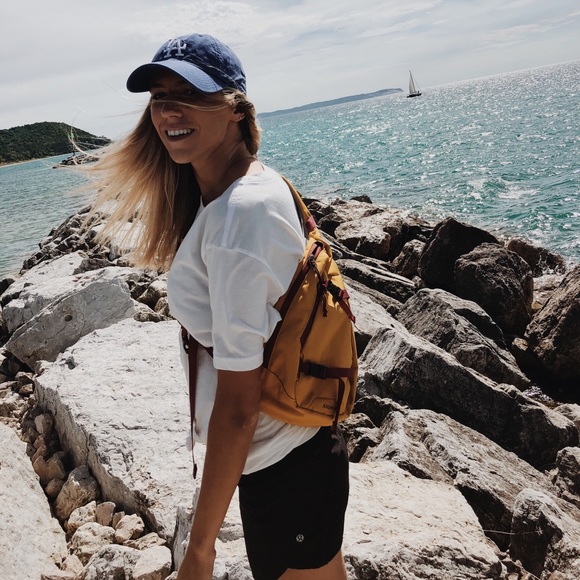 Meet your Posher, Julia - Picture 1 of 2